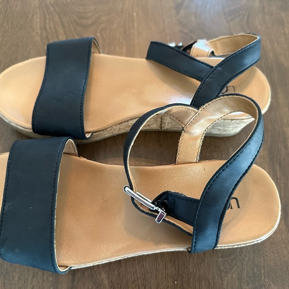 Ugg Girls Milley Ankle Strap Sandals leather black Cork Buckle Platform Heels 4 - Picture 3 of 5